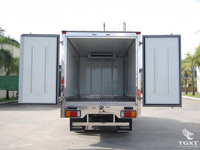 Xe tải Hyundai Mighty W750 đông lạnh, vận chuyển hàng hóa nhiệt độ thấp, động cơ Euro 5, tiết kiệm nhiên liệu, phù hợp logistics.