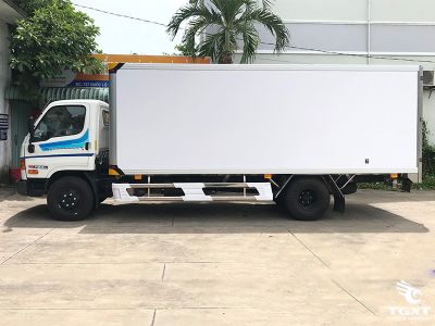 Xe tải Hyundai Mighty W750L 3.5 tấn với thùng bảo ôn dài 5m, động cơ Euro 5, phù hợp vận chuyển thực phẩm và dược phẩm.
