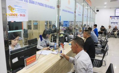 Hình ảnh xe tải, minh họa quy trình đổi giấy phép lái xe từ Bộ Giao thông Vận tải sang Bộ Công an.