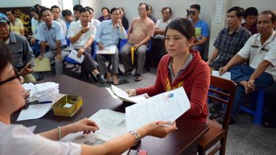 Xe tải trên đường tại Quận 9, TP. Thủ Đức, nơi đổi giấy phép lái xe mới từ 2025.