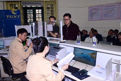 Xe tải tại Hải Phòng đang được cấp đổi giấy phép lái xe mới, địa điểm chính tại Bưu điện trung tâm và Sở Giao thông vận tải.