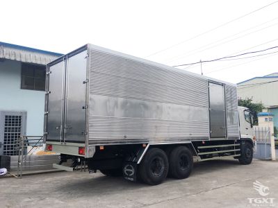 Xe tải Hino FM8JW8A 15 tấn, động cơ 280 mã lực, hệ dẫn động 6x4, tiết kiệm nhiên liệu, an toàn, cabin tiện nghi, vận chuyển hàng nặng ổn định.