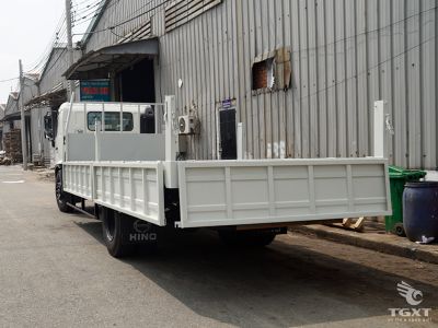 Xe tải Hino FG8JT8A 8 tấn Euro 5, cabin rộng, động cơ mạnh mẽ, tiết kiệm nhiên liệu, lý tưởng cho vận chuyển chuyên nghiệp.