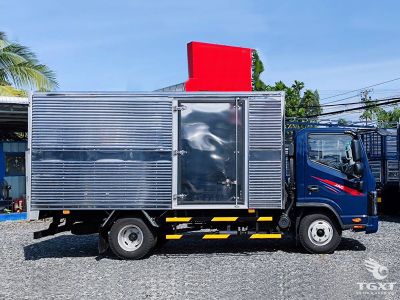 Xe tải JAC N200S E5 1.9 Tấn, khoang kín rộng, thiết kế hiện đại, tiết kiệm nhiên liệu, phù hợp với vận chuyển hàng hóa tại Việt Nam.