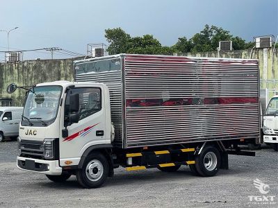 Xe tải JAC N200S E5 1.9 Tấn, khoang kín rộng rãi, động cơ mạnh mẽ, tiết kiệm nhiên liệu, phù hợp vận chuyển hàng hóa tại Việt Nam.