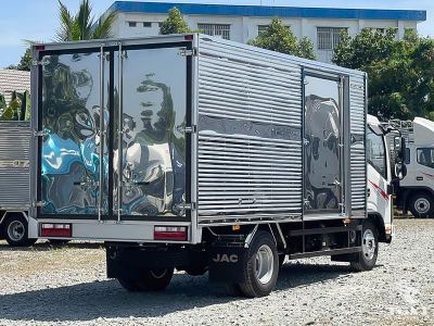Xe tải JAC N200S E5 1.9 Tấn, khoang kín rộng, hiệu quả vận chuyển, động cơ tiết kiệm nhiên liệu, phù hợp kinh doanh vận tải tại Việt Nam.