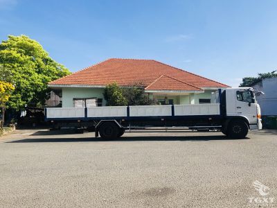 Xe tải Hino FG8JT8A-PGX 8 tấn, thùng dài 10m, khí thải Euro 5, công nghệ Nhật, vận chuyển hàng hóa.