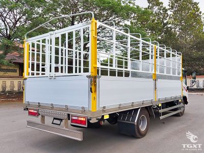 Xe tải JAC N500 E5 5 tấn với thùng bạt rộng, động cơ Đức, tiêu chuẩn Euro 5, phù hợp vận chuyển hàng hóa doanh nghiệp.