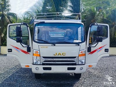 Xe tải JAC N650 E5 thùng bạt lớn, động cơ Đức, tiết kiệm nhiên liệu tối ưu, phù hợp vận chuyển hàng hóa đa dạng.