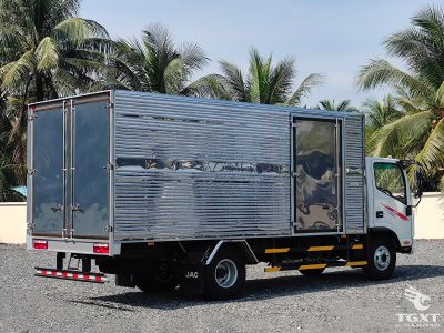 Xe tải JAC N650 E5 6.5T, thùng kín 5.2m, động cơ Euro 5, tiết kiệm nhiên liệu, phù hợp vận chuyển hàng hóa doanh nghiệp.