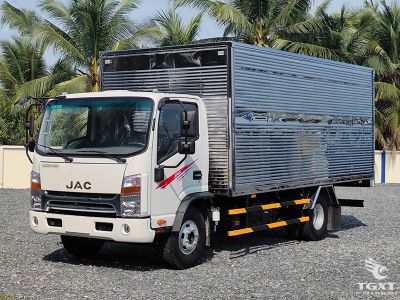 Xe tải JAC N650 E5 6.5 tấn, thùng kín 5.2m, động cơ Euro 5, tiết kiệm nhiên liệu, phù hợp vận chuyển hàng hóa doanh nghiệp.