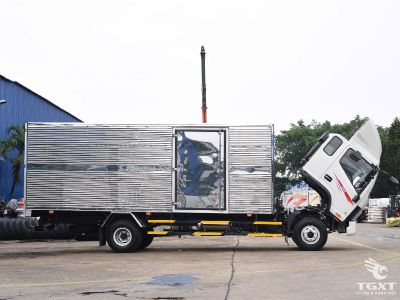 xe-tai-jac-n750-e5-plus-thung-kin-1.jpg Xe tải JAC N750 Plus E5A 7.5 tấn, thùng kín, khí động học, động cơ Euro 5, tiết kiệm nhiên liệu, bền bĩ.