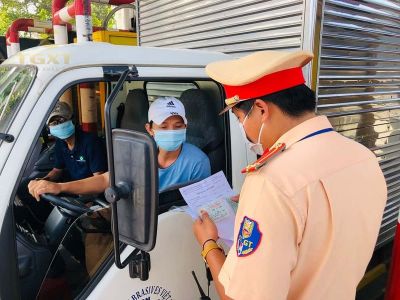 Giấy chứng nhận nghiệp vụ lái xe vận tải trên giấy tờ rõ ràng