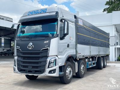 Xe tải ChengLong LZ1310H7FBT 18 tấn với cabin rộng nhập khẩu Trung Quốc, động cơ 330HP, phù hợp vận chuyển hàng hóa lớn.