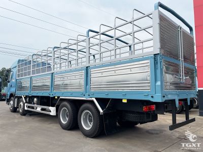 Xe tải ChengLong LZ1310H7FBT 18 tấn, cabin rộng, động cơ 330HP, phù hợp vận chuyển lớn, hiệu quả cao.