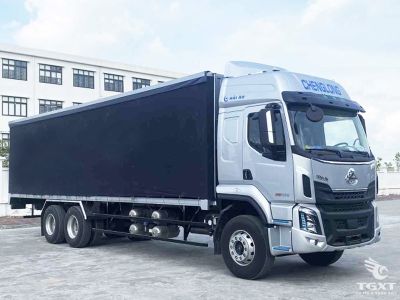 Xe tải ChengLong LZ1310H7FBT 18 tấn, thùng chéo, cabin rộng, động cơ 330HP, phù hợp vận chuyển hàng khối lượng lớn.