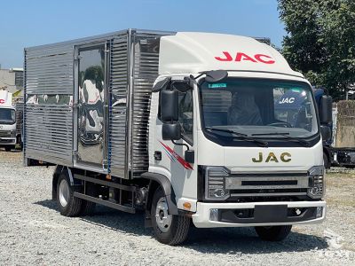Xe tải JAC N350S Pro E5 3.5T với thùng kín, động cơ Cummins 2.8L, công nghệ Euro 5, phù hợp vận chuyển trong đô thị và đường dài.