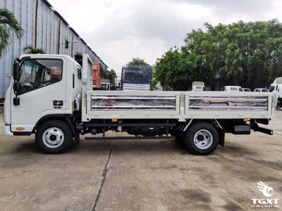 Xe tải JAC N350S Pro E5 3.5T thùng lửng, động cơ Cummins 2.8L, thân thiện môi trường, thiết kế chắc chắn phù hợp vận chuyển đa dạng, hiệu suất cao.