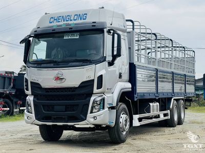 Xe tải ChengLong H5 270HP chở hàng nặng, hiệu quả kinh tế, nội thất tiện nghi, an toàn cao.