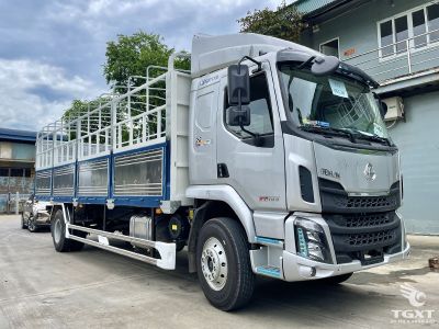 xe-tai-chenglong-180hp-8-tan-thung-bat-1.jpg Xe tải ChengLong 180HP cùng thùng bạt 9.9m, xe thương mại trung tải, thiết kế khí động học, hiệu quả cao, phù hợp vận tải logistics.