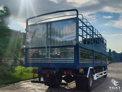 Xe tải ChengLong 180HP thùng bạt 9.9m, trung tải, thiết kế khí động học, hiệu quả cao, phù hợp vận tải logistics.