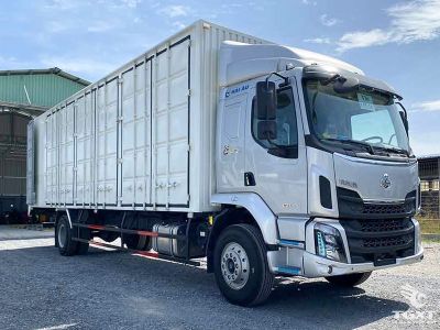 xe-tai-chenglong-lz5187xxym3ab2t-85-tan-thung-kin-6.jpg Xe tải ChengLong 7.5 tấn, thùng kín 9.9m hiện đại, động cơ Euro 5, thiết kế chắc chắn, phù hợp vận chuyển hàng hóa an toàn, hiệu quả tại Việt Nam.