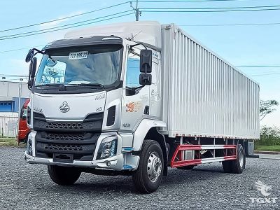 xe-tai-chenglong-lz5185xxym3abt-m3-thung-kin-3.jpg Xe tải ChengLong LZ5185XXYM3ABT 200HP, 7.2 tấn, thùng kín 9m9 phù hợp vận tải hiện đại.