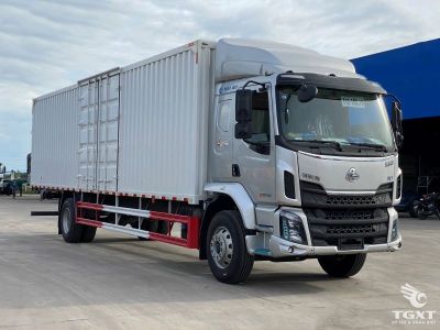 Xe tải ChengLong M3 200HP, 7.2 tấn, thùng kín 9m9 phù hợp vận chuyển hiện đại.