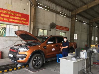 dk-xe-ban-tai-2-1.jpg Xe tải bán tải đang chuẩn bị kiểm tra kỹ thuật để đáp ứng tiêu chuẩn môi trường tại Việt Nam.