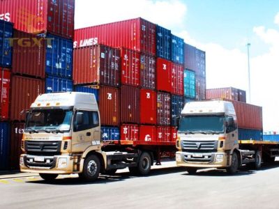 chieu-cao-con-5.jpg Xe container tiêu chuẩn cao tối đa 4,35m phù hợp quy định quốc tế và an toàn giao thông Việt Nam.