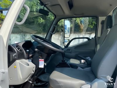 ghe-ngoi-xe-tai-hino-xzu650l-euro-5-thung-cho-gia-suc.jpg