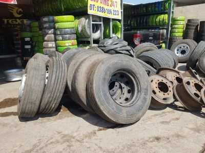 Lốp xe tải cũ, giải pháp tiết kiệm chi phí cho doanh nghiệp vận tải Việt Nam, đảm bảo an toàn và hiệu quả.