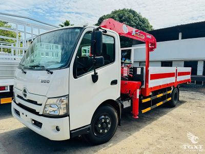 Xe tải Hino XZU650L 1.9 tấn gắn cẩu Unic URV234, Euro 5 - Giải pháp vận chuyển hiệu quả, tiết kiệm chi phí, phù hợp doanh nghiệp hiện đại.
