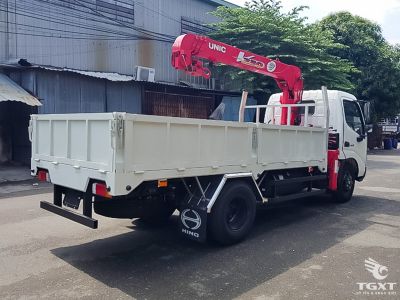 Xe tải Hino XZU650L 1.9 tấn gắn cẩu URV234, Euro 5, mạnh mẽ, linh hoạt, phù hợp vận chuyển và nâng hạ hàng hóa tối ưu.