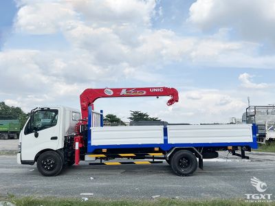 Xe tải Hino XZU650L 1.9 tấn gắn cẩu URV234, Euro 5, động cơ mạnh mẽ, phù hợp vận chuyển và nâng hạ hàng hóa tối ưu.