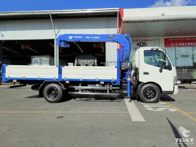 Xe tải Hino XZU650L 1.9 Tấn tích hợp cẩu Tadano TM-ZE263MH, động cơ Euro 5 mạnh mẽ, phù hợp vận chuyển hàng trong đô thị.