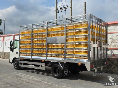 xe-tai-hino-xzu720l-thung-cho-gia-cam-4.jpg Xe tải Hino XZU720L 3.5 Tấn, thùng chở gia cầm Euro 5, tối ưu hóa điều kiện vận chuyển, tiết kiệm nhiên liệu, thân thiện môi trường.