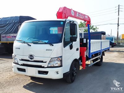 xe-tai-hino-xzu720l-euro-5-gan-cau-unic-urv345-1.jpg Xe tải Hino XZU720L 3 tấn gắn cẩu Unic 3 tấn, động cơ Euro 5, phù hợp vận chuyển hàng nặng.