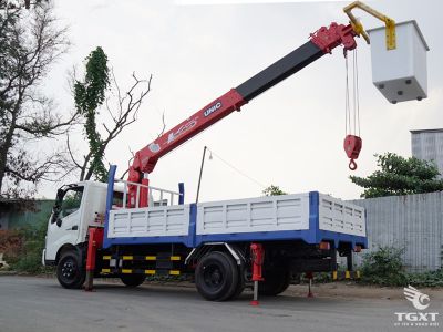 xe-tai-hino-xzu720l-euro-5-gan-cau-unic-urv345-4.jpg Xe tải Hino XZU720L 3 tấn gắn cẩu Unic 3 tấn, kèm động cơ Euro 5 mạnh mẽ, phù hợp vận chuyển hàng nặng hiệu quả.