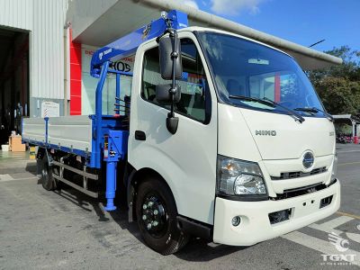 Xe tải Hino XZU730L 3.5 tấn phụ kiện Cẩu Tadano, tiêu chuẩn Euro 5, bền bỉ công nghệ Nhật, phù hợp vận chuyển hàng hóa tối ưu.