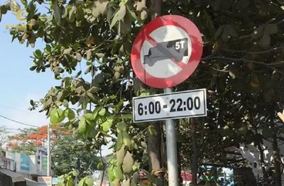 cam-5t-3.jpg Biển báo cấm xe tải 5 tấn, hình tròn viền đỏ, nền trắng, biểu tượng xe tải with số 5T, đảm bảo an toàn giao thông.