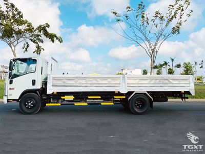 Xe tải Isuzu NQR75ME5 5.8T thùng lửng, bền bỉ, tiết kiệm nhiên liệu, phù hợp vận chuyển hàng hóa đa dạng, cồng kềnh, nâng cao hiệu quả kinh tế.