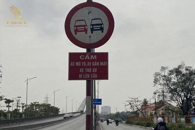 tai-vuot-3.jpg Biển báo cấm vượt xe tải trên đường, hình tròn nền trắng viền đỏ, cảnh báo giới hạn vượt quá 3.5 tấn.