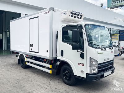 Xe tải Isuzu QKR QMR77HE5A 1.9 Tấn Thùng Đông Lạnh - Giải pháp vận chuyển hàng hóa lạnh tối ưu cho doanh nghiệp.