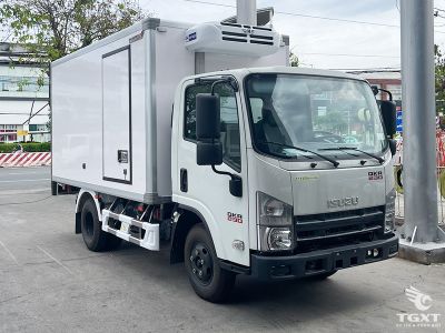 Xe tải Isuzu QKR QLR77FE5 1.9 Tấn, thùng đông lạnh, vận chuyển hàng hóa giữ lạnh hiệu quả.