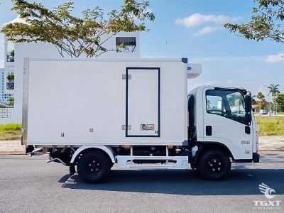 Xe tải Isuzu QKR QLR77FE5 1.9 Tấn Thùng Đông Lạnh, vận chuyển thực phẩm và dược phẩm trong điều kiện lạnh nhiệt độ -18°C.