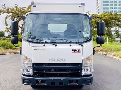 xe-tai-qkr-qlr77fe5a-1t9-thung-bao-on-3.jpg Xe tải Isuzu QKR QLR77FE5 1.9T thùng bảo ôn, vận chuyển chuyên nghiệp.