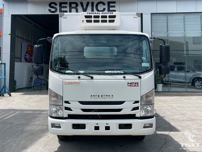 Xe tải Isuzu NPR85KE5 3.5T thùng đông lạnh, vận chuyển hàng hóa an toàn, nhiệt độ thấp, phù hợp thực phẩm, dược phẩm.