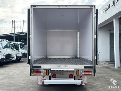 xe-tai-isuzu-npr-npr85ke5-3t5-thung-bao-on-5.jpg Xe tải Isuzu NPR85KE5 3.5 tấn, thùng bảo ôn cao cấp, vận chuyển hàng đông lạnh hiệu quả, phù hợp thực phẩm và dược phẩm, tiêu chuẩn Euro 5.