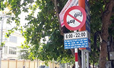 cam-tai-khach-3.jpg Biển cấm xe tải và xe khách trong hệ thống giao thông Việt Nam, nền trắng viền đỏ, cảnh báo không xe tải và xe khách.